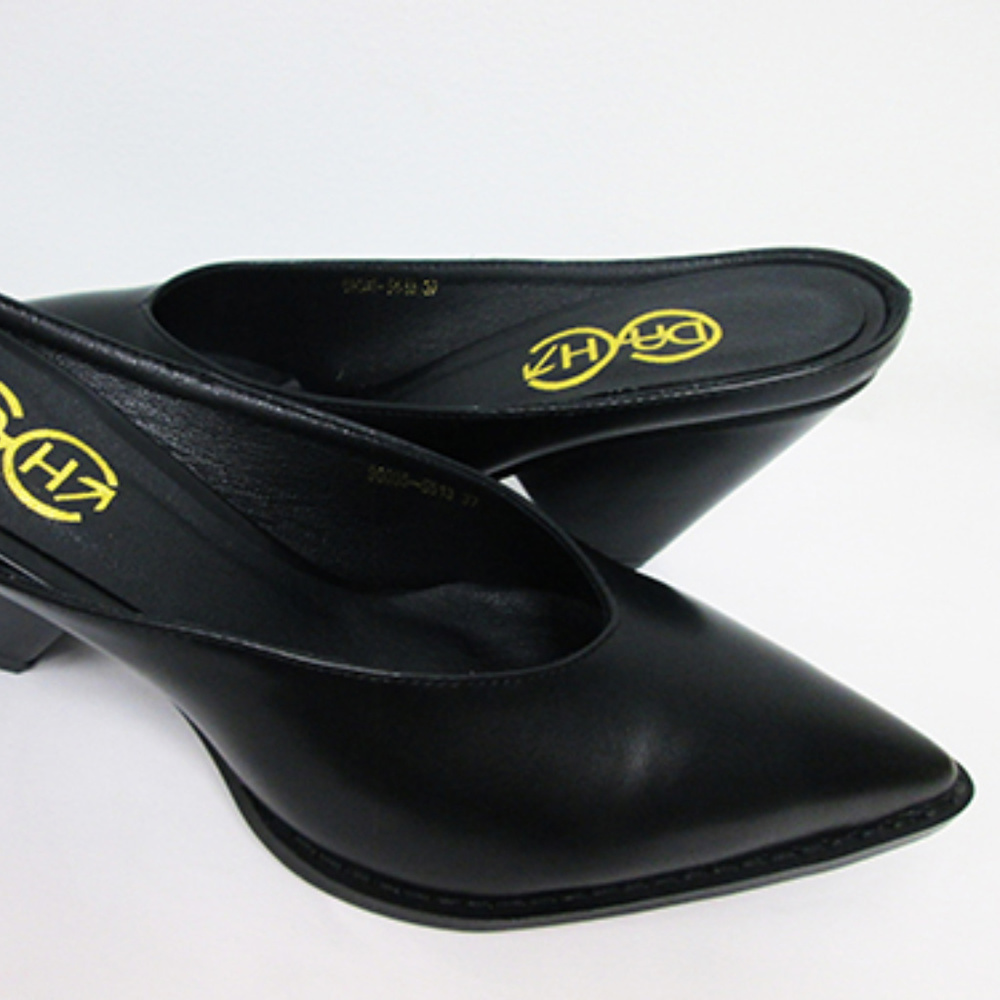 Rome Style Pointed Toe Pumps - Picture 8 of 8